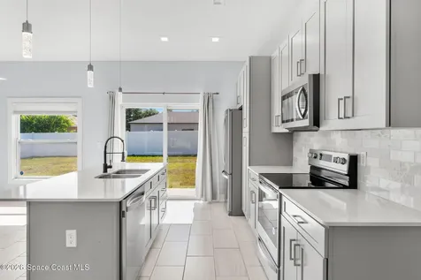 2840 Fontainebleau Avenue SE Melbourne FL 32909