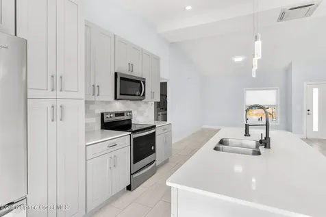 2840 Fontainebleau Avenue SE Melbourne FL 32909