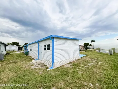 805 Wren Circle Barefoot Bay FL 32976