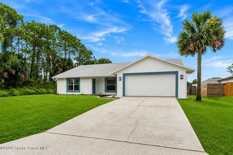 709 Haryestor Avenue SW Palm Bay FL 32908