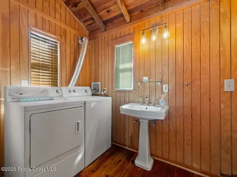 8855 U.s. 1 Micco FL 32976