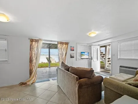 8855 U.s. 1 Micco FL 32976