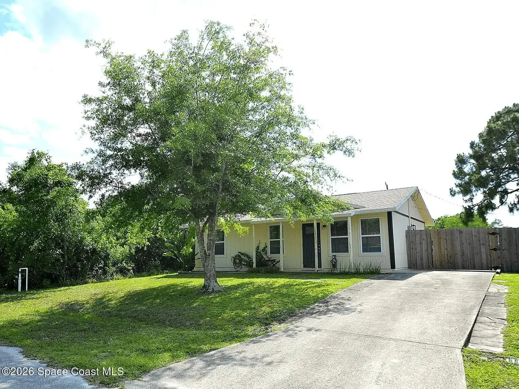 1018 Colonnade Avenue SE Palm Bay FL 32909
