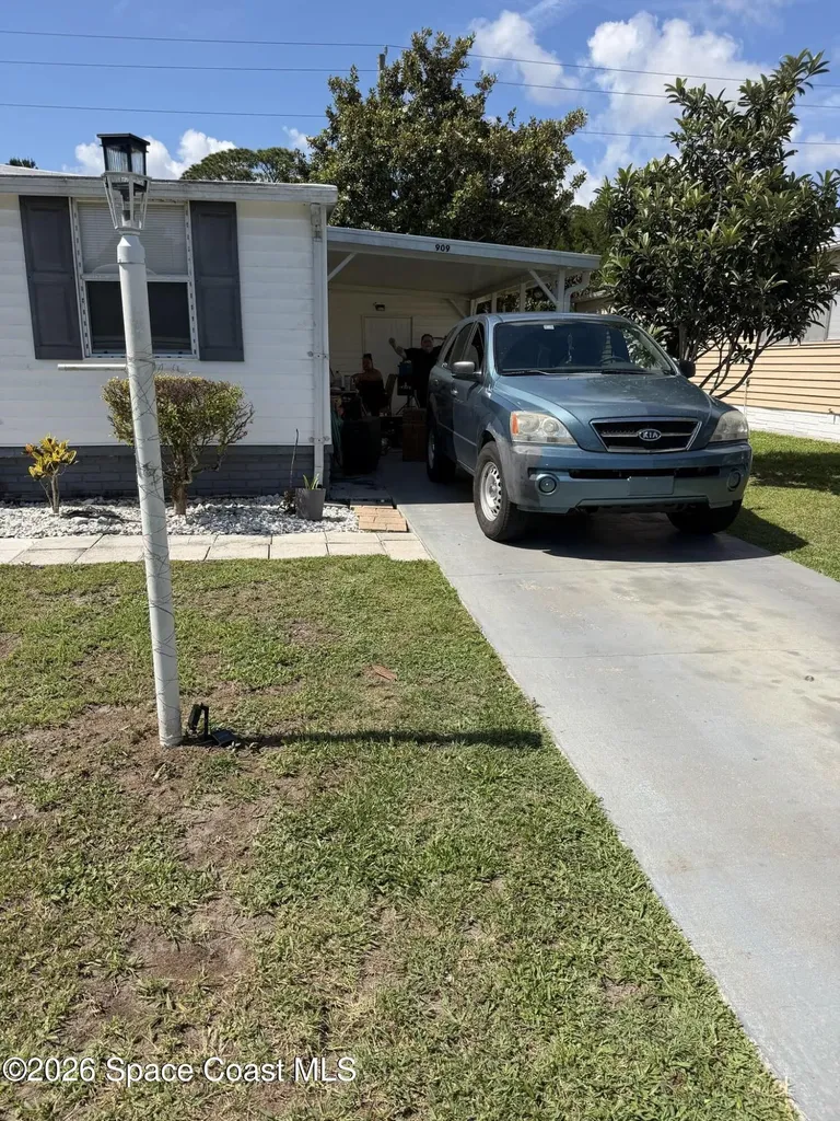 909 Vireo Drive Barefoot Bay FL 32976