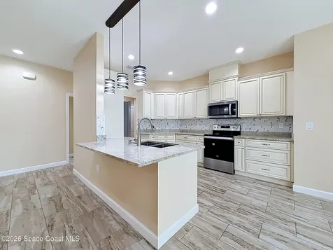 624 Osmosis Drive SW Palm Bay FL 32908