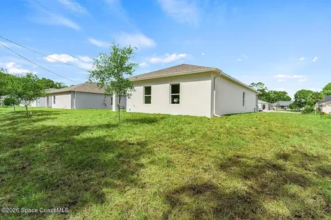 8236 104th Court Vero Beach FL 32967