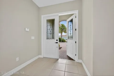5523 49th Avenue Vero Beach FL 32967