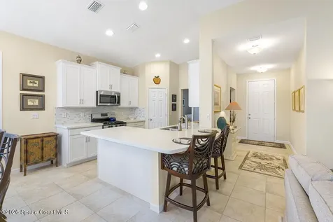 7218 E Village Square Vero Beach FL 32966