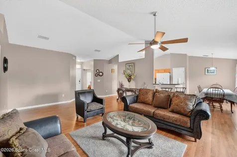 534 White Plains Avenue SW Palm Bay FL 32908