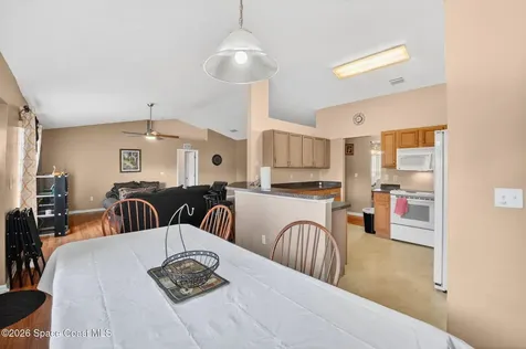 534 White Plains Avenue SW Palm Bay FL 32908