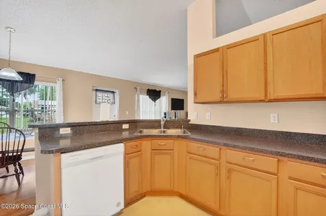 534 White Plains Avenue SW Palm Bay FL 32908
