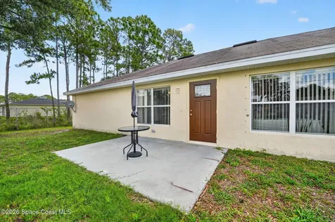 534 White Plains Avenue SW Palm Bay FL 32908