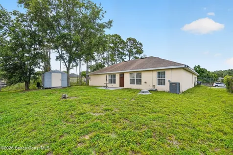 534 White Plains Avenue SW Palm Bay FL 32908