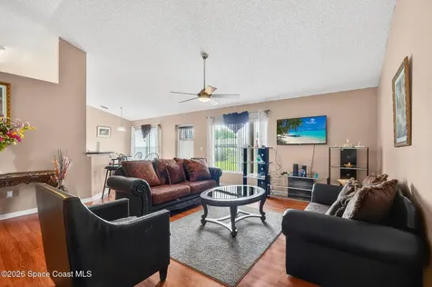 534 White Plains Avenue SW Palm Bay FL 32908