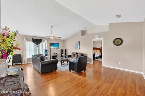 534 White Plains Avenue SW Palm Bay FL 32908