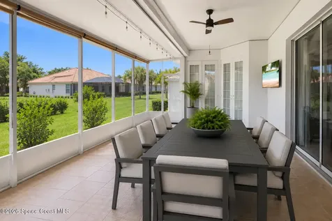 5828 Pine Ridge Circle Vero Beach FL 32967