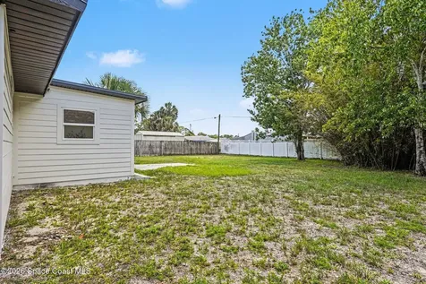 428 Calamondin Avenue NW Palm Bay FL 32907