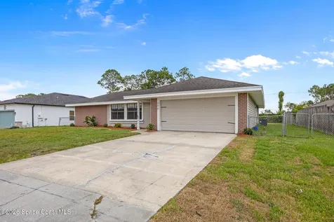 290 Brescia Street NE Palm Bay FL 32907