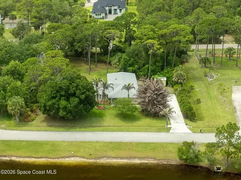 4500 Hunters Run Circle Grant FL 32949