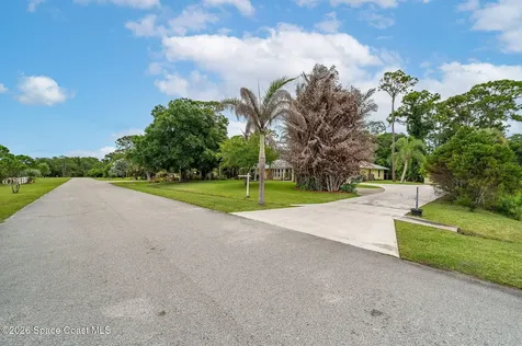 4500 Hunters Run Circle Grant FL 32949