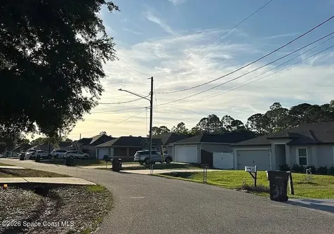 33 Herring Court Poinciana FL 34759
