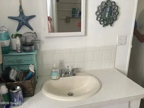 1056 Wood Court NE Palm Bay FL 32907