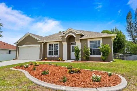1541 Gardenton Street NW Palm Bay FL 32907