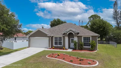 1541 Gardenton Street NW Palm Bay FL 32907