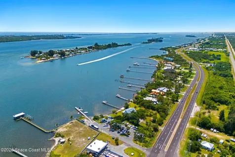 25 Vip Island Grant-valkaria FL 32949