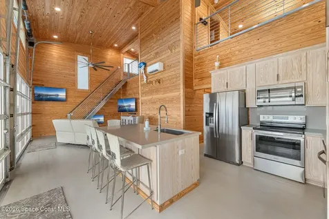 25 Vip Island Grant-valkaria FL 32949