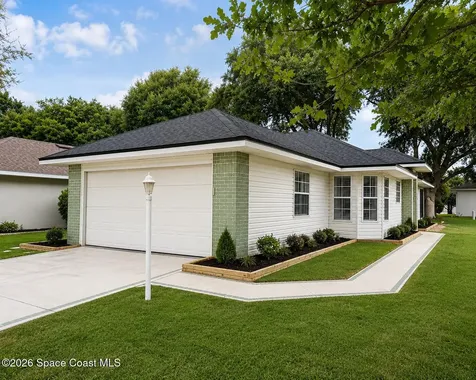 5745 King James Avenue Leesburg FL 34748