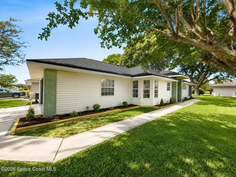 5745 King James Avenue Leesburg FL 34748