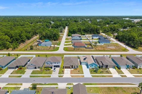 1052 Corbin Circle SW Palm Bay FL 32908