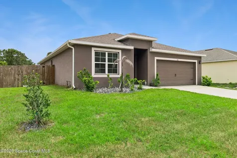 886 Pyracantha Street NW Palm Bay FL 32907