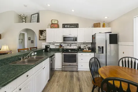 142 E 11th Street Chuluota FL 32766