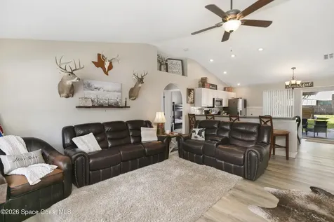 142 E 11th Street Chuluota FL 32766