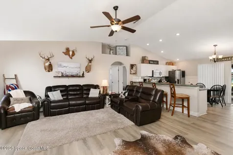 142 E 11th Street Chuluota FL 32766