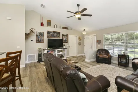 142 E 11th Street Chuluota FL 32766