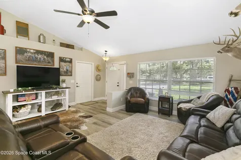 142 E 11th Street Chuluota FL 32766