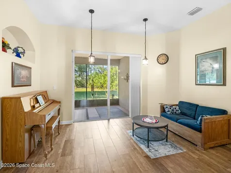 319 Gardendale Circle SE Palm Bay FL 32909