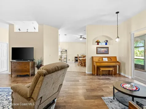 319 Gardendale Circle SE Palm Bay FL 32909