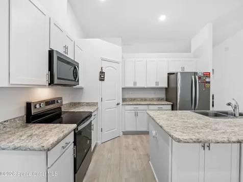566 Forrest Hills Street SW Palm Bay FL 32908