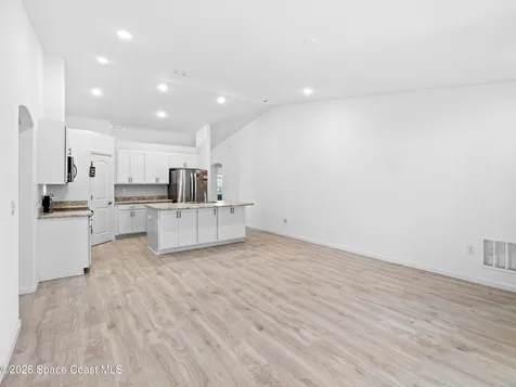 566 Forrest Hills Street SW Palm Bay FL 32908