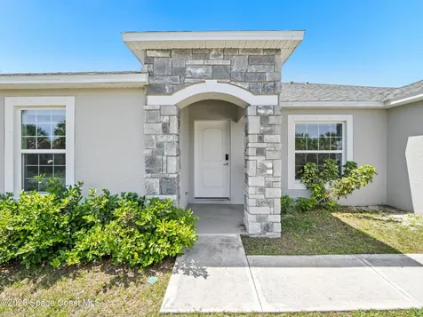 566 Forrest Hills Street SW Palm Bay FL 32908