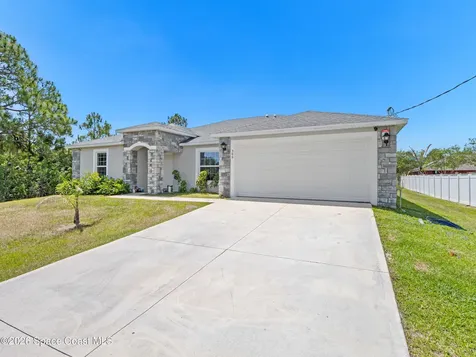 566 Forrest Hills Street SW Palm Bay FL 32908