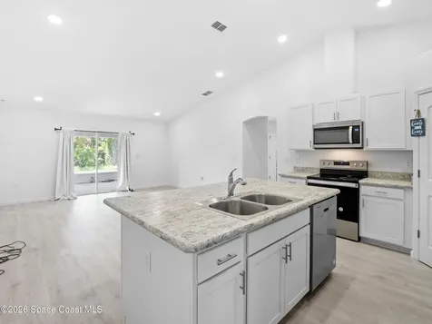 566 Forrest Hills Street SW Palm Bay FL 32908
