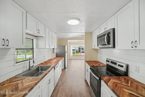 911 Hyacinth Circle Barefoot Bay FL 32976