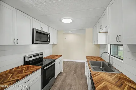 911 Hyacinth Circle Barefoot Bay FL 32976