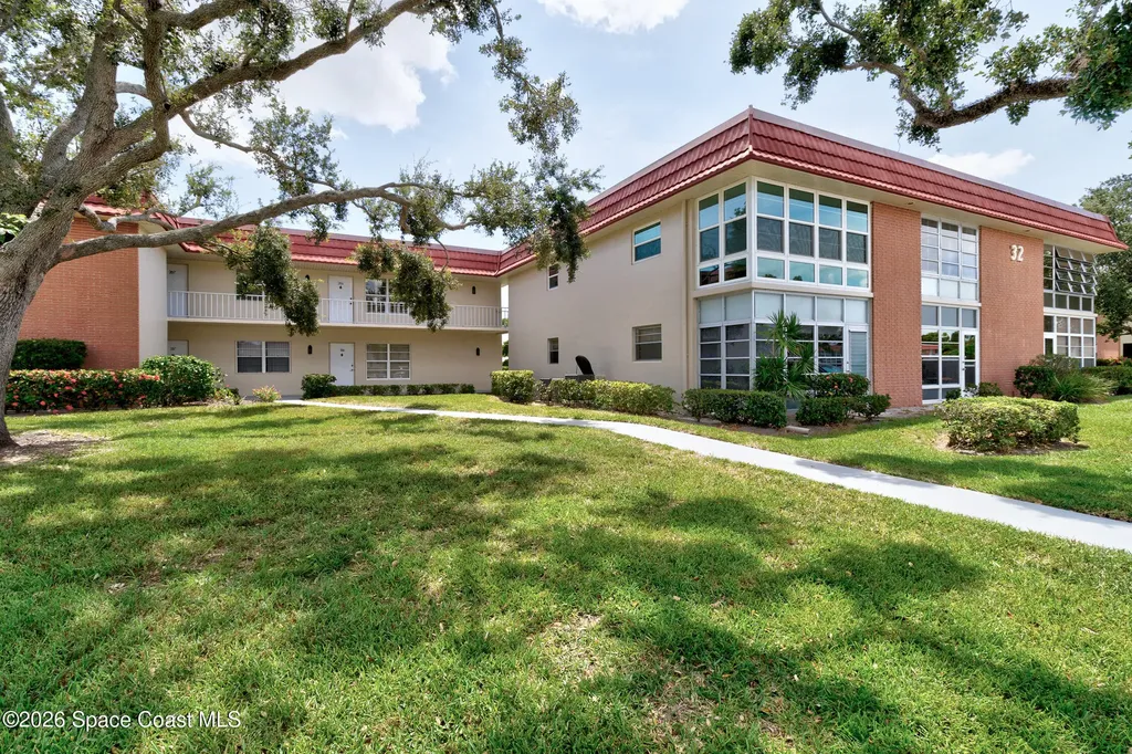 32 Pine Arbor Lane Vero Beach FL 32962