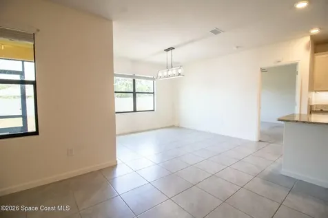 471 Old Country Road SE Palm Bay FL 32909